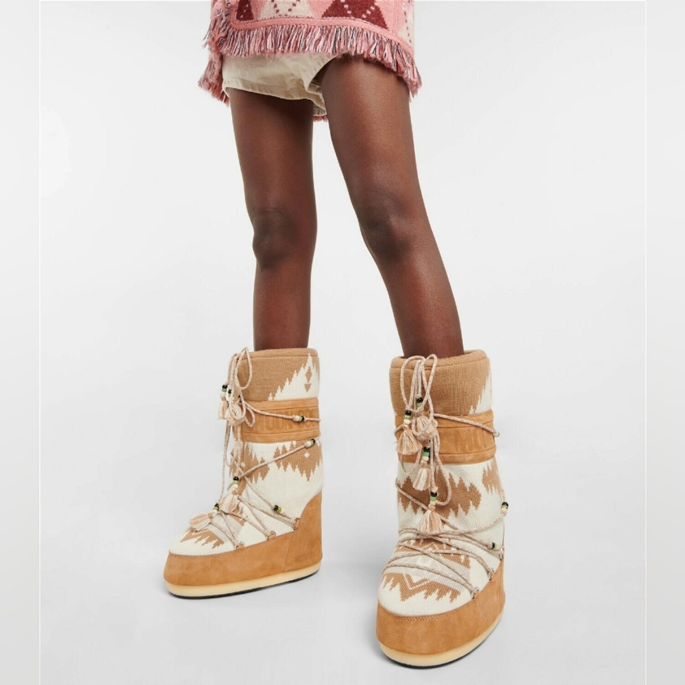 SOLD Alanui Moon Boots - Picture 3 of 10